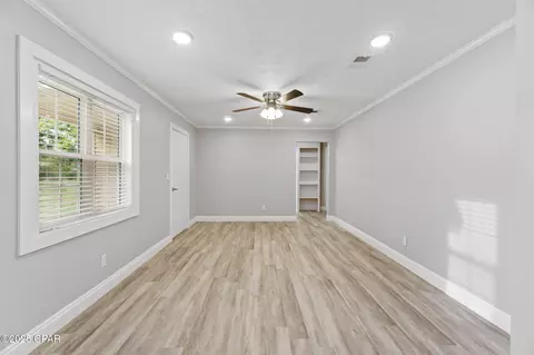 Living - 871 2nd St, Chipley, FL 32428 photo 1 of 3