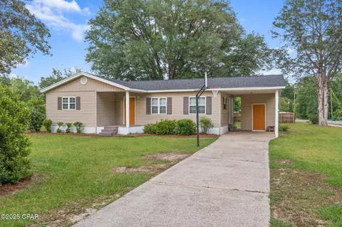 871 2nd St, Chipley, FL 32428