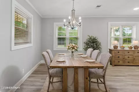 Dining - 871 2nd St, Chipley, FL 32428 photo 2 of 3