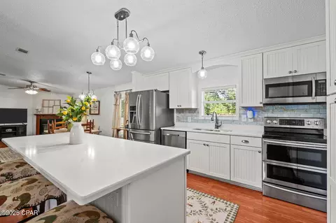 9207 Doe Cir, Southport, FL 32409