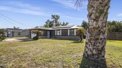 722 E Pine Forest Dr, Lynn Haven, FL 32444