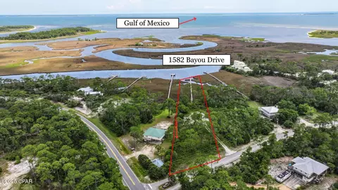 1582 Bayou Dr, Carrabelle, FL 32322
