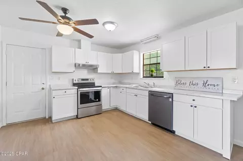Kitchen - 10367 NW County Road 274, Altha, FL 32421 photo 1 of 3