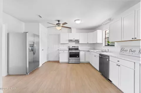 Kitchen - 10367 NW County Road 274, Altha, FL 32421 photo 3 of 3