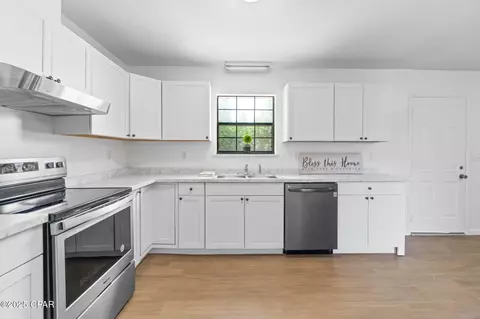 Kitchen - 10367 NW County Road 274, Altha, FL 32421 photo 2 of 3