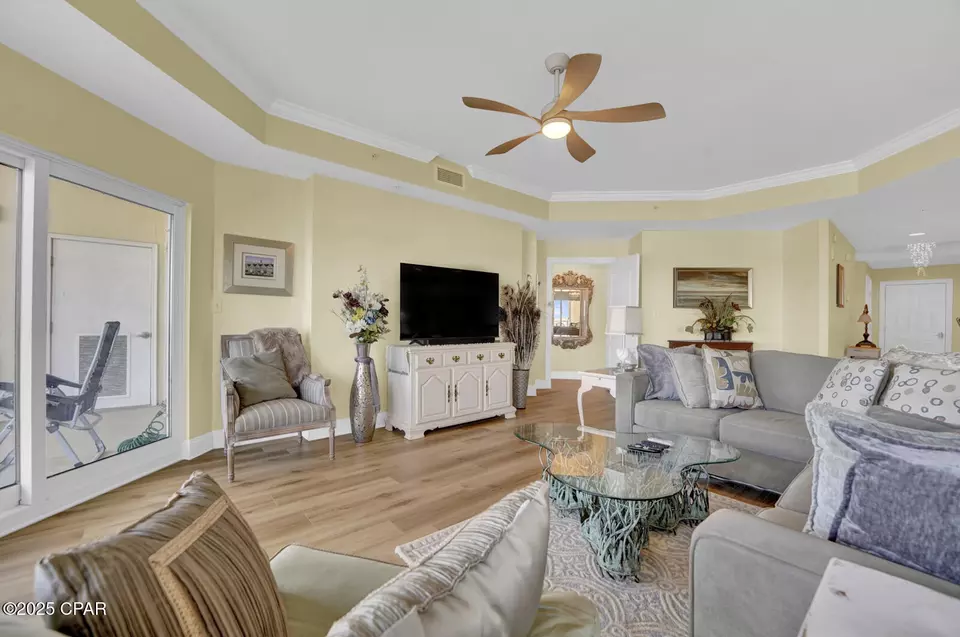 Living - 124 SE Miracle Strip 900 Pkwy, Fort Walton Beach, FL 32548 photo 4 of 5