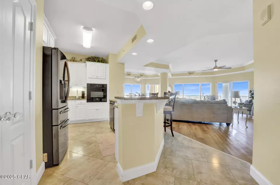 Kitchen - 124 SE Miracle Strip 900 Pkwy, Fort Walton Beach, FL 32548 photo 6 of 8