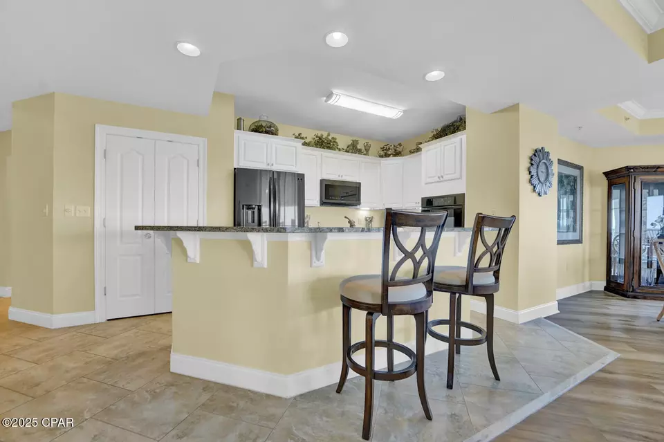 Kitchen - 124 SE Miracle Strip 900 Pkwy, Fort Walton Beach, FL 32548 photo 3 of 8
