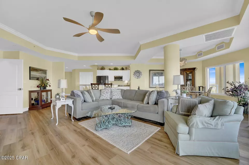 Living - 124 SE Miracle Strip 900 Pkwy, Fort Walton Beach, FL 32548 photo 3 of 5