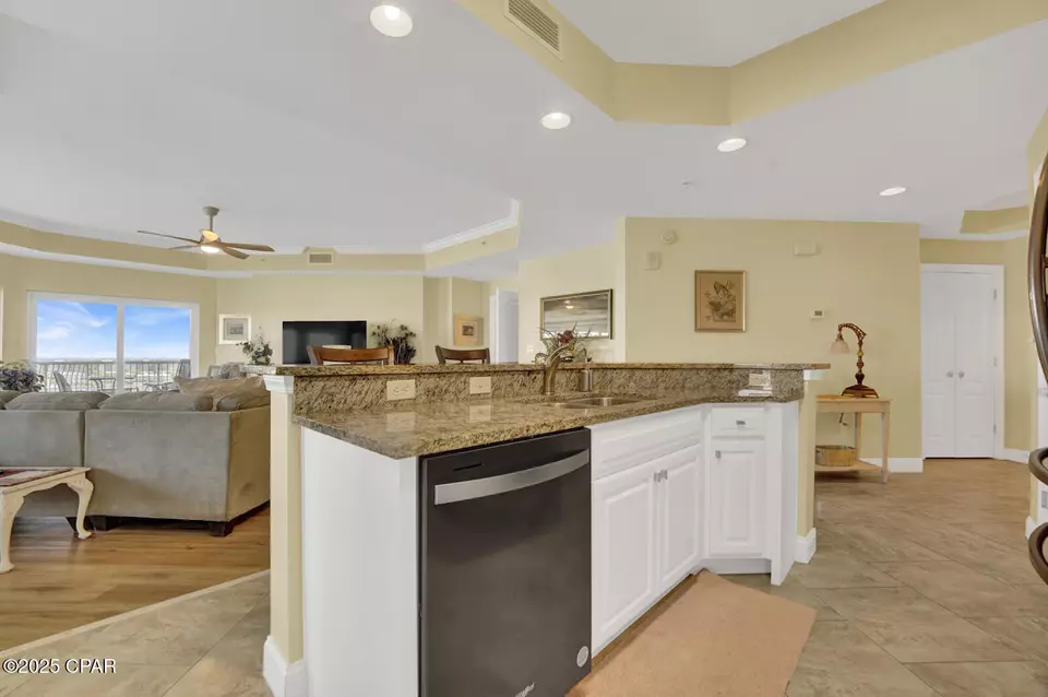 Kitchen - 124 SE Miracle Strip 900 Pkwy, Fort Walton Beach, FL 32548 photo 1 of 8
