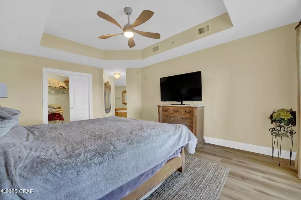 Bedroom - 124 SE Miracle Strip 900 Pkwy, Fort Walton Beach, FL 32548 photo 6 of 6