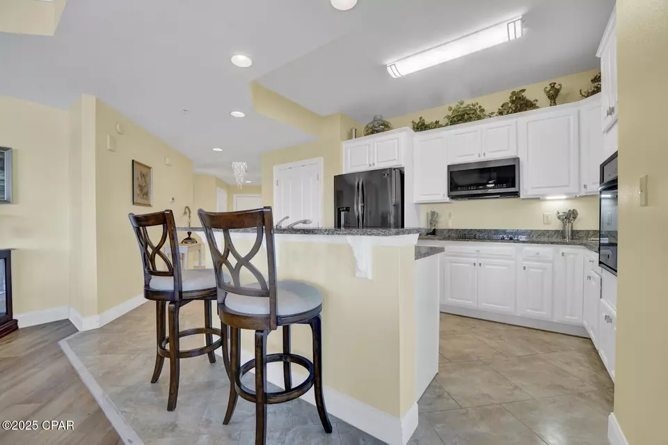 Kitchen - 124 SE Miracle Strip 900 Pkwy, Fort Walton Beach, FL 32548 photo 4 of 8