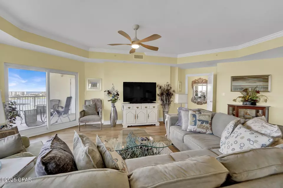 Living - 124 SE Miracle Strip 900 Pkwy, Fort Walton Beach, FL 32548 photo 5 of 5