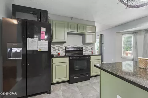 Kitchen - 336 Egan Dr, Crestview, FL 32536 photo 3 of 4