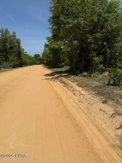001 Dickerson Rd, Fountain, FL 32438