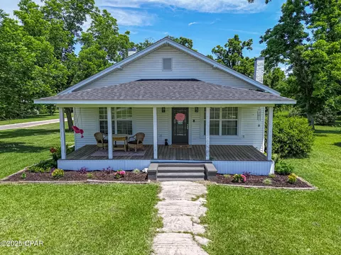 5138 8th Ave, Malone, FL 32445