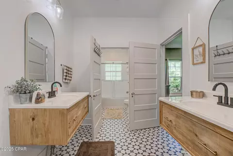 Bath - 5138 8th Ave, Malone, FL 32445 photo 3 of 5