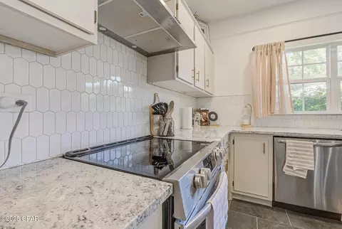Kitchen - 5138 8th Ave, Malone, FL 32445 photo 3 of 5