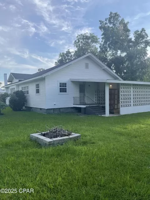 Exterior - 5138 8th Ave, Malone, FL 32445 photo 4 of 8