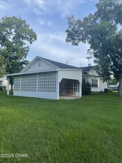 Exterior - 5138 8th Ave, Malone, FL 32445 photo 8 of 8
