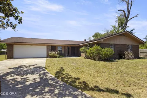 7421 Oak Ridge Dr, Panama City, FL 32404