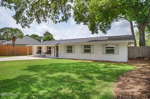 303 NE Ohio Pl, Fort Walton Beach, FL 32548