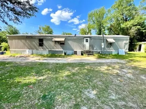 2820 Barnes St, Marianna, FL 32448