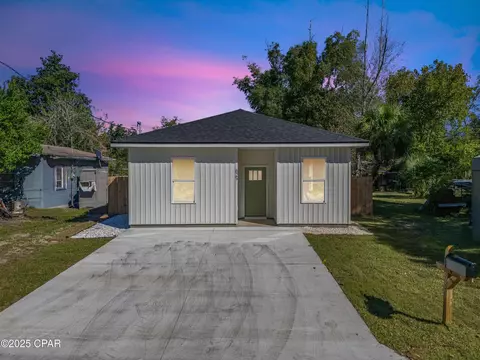 825 E 12th St, Panama City, FL 32401