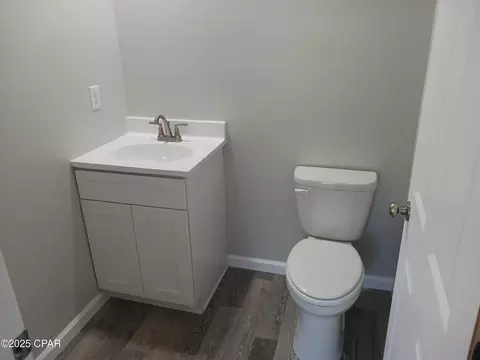 Bath - 4062 Covington Pl, Chipley, FL 32428 photo 1 of 2