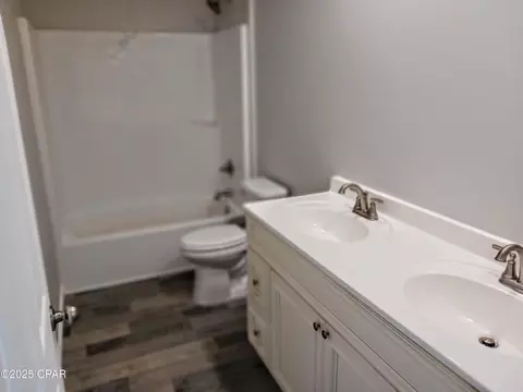 Bath - 4062 Covington Pl, Chipley, FL 32428 photo 2 of 2