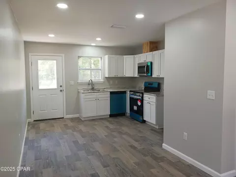 Living - 4062 Covington Pl, Chipley, FL 32428 photo 2 of 2
