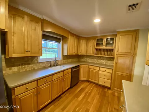 5251 10th St, Malone, FL 32445 photo 9