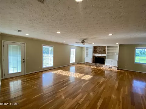 5251 10th St, Malone, FL 32445 photo 3