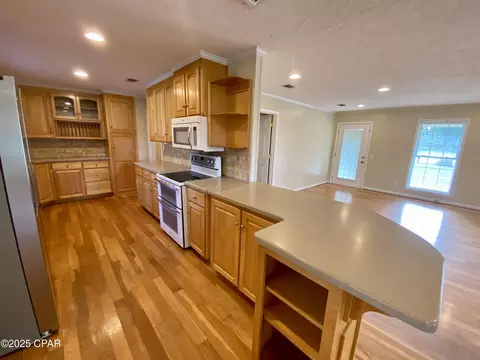 5251 10th St, Malone, FL 32445 photo 8