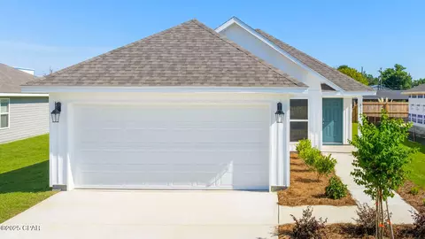 8351 Park Place Dr, Panama City, FL 32404