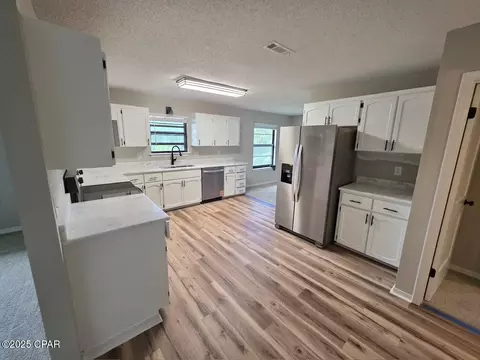1988 Woodland Rd, Cottondale, FL 32431