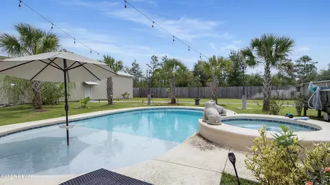 490 Quail Hollow Blvd, Chipley, FL 32428