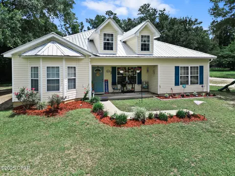 7496 Clearwater Ln, Grand Ridge, FL 32442