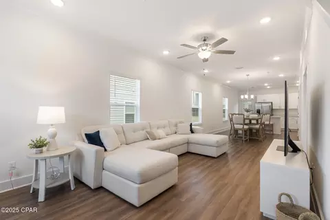 36 Date Palm Ln, Freeport, FL 32439