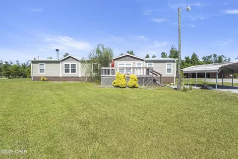 17929 Center Dr, Fountain, FL 32438