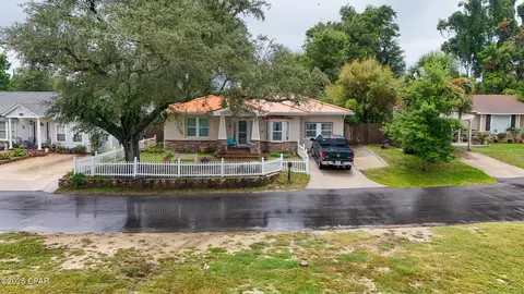 1045 La Paloma Ter, Panama City, FL 32401