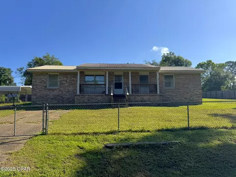 92 Cypress St, Chattahoochee, FL 32324