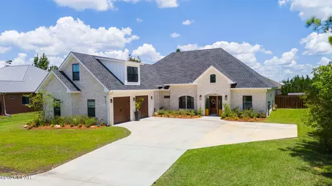 811 College Oaks Ln, Lynn Haven, FL 32444