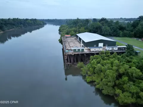 8599 Gadsen Trl, Sneads, FL 32460