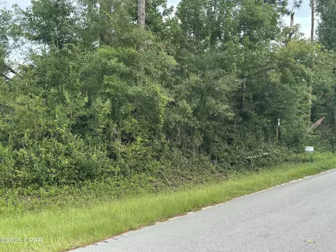 17740 Center Dr, Fountain, FL 32438