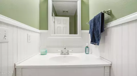 Bath - 258 Wava Ave, Niceville, FL 32578 photo 2 of 8