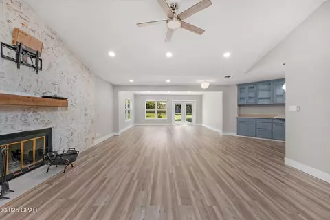 Living - 258 Wava Ave, Niceville, FL 32578 photo 4 of 4