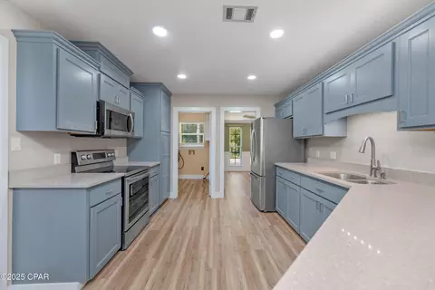 Kitchen - 258 Wava Ave, Niceville, FL 32578 photo 2 of 4