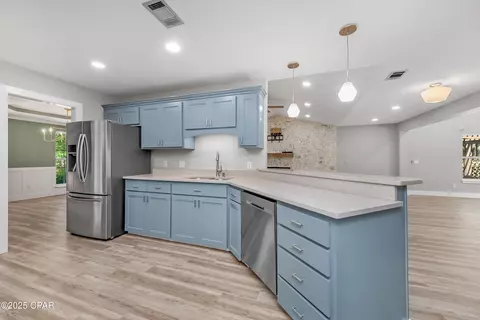 Kitchen - 258 Wava Ave, Niceville, FL 32578 photo 3 of 4