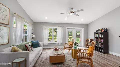 Living - 258 Wava Ave, Niceville, FL 32578 photo 2 of 4